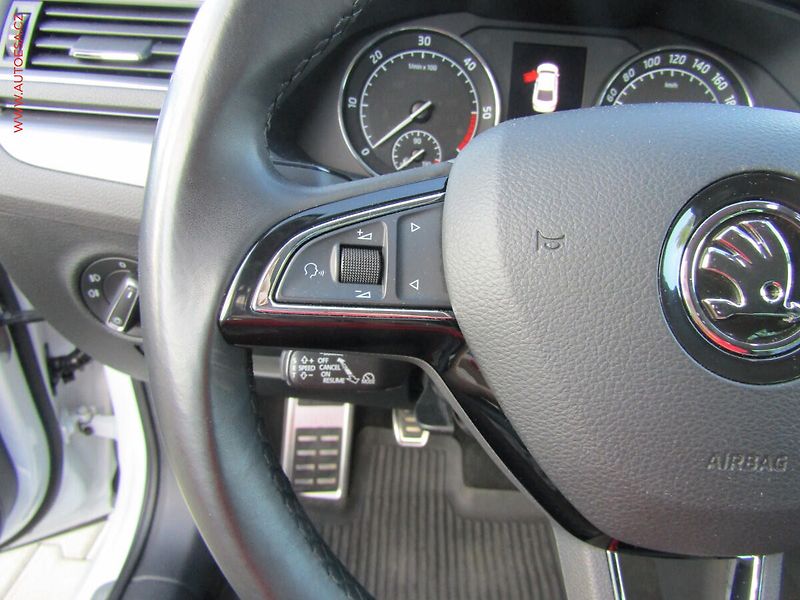 Škoda Superb (2018) 2.0 TDi, ČR, Style, kůže - fotka 14 z 22