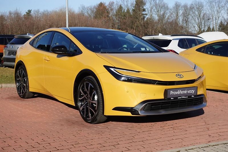 Toyota Prius 2,0 PHEV Executive sada komple - fotka 3 z 36