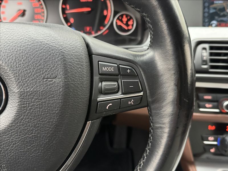 BMW Řada 5 3,0 30d 4X4 DPH LED KŮŽE TAŽNÉ - fotka 12 z 38