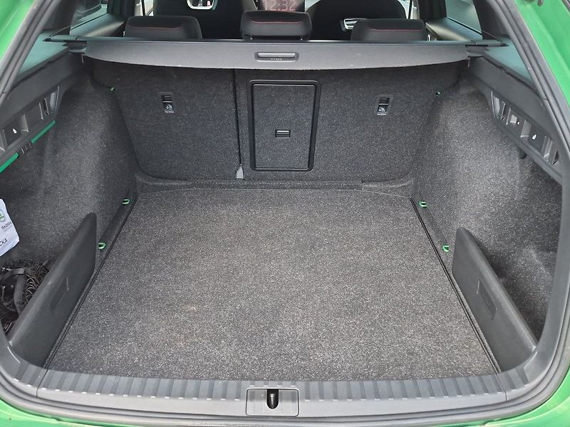 Škoda Octavia Combi 2,0 TSI DSG RS 180 kW - fotka 25 z 28