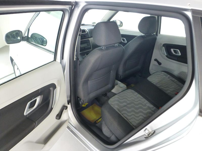 Škoda Fabia (2009) 1,4i-63KW-KLIMATIZACE*ALU KOLA - fotka 13 z 26