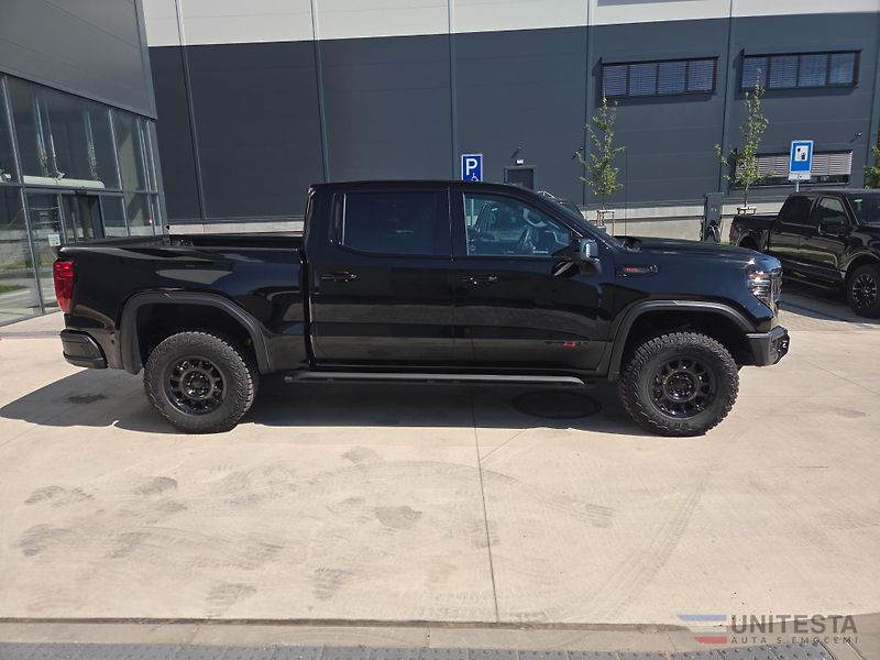 GMC Sierra (2026) GMC AT4-X AEV  6,2L V8 - fotka 4 z 13