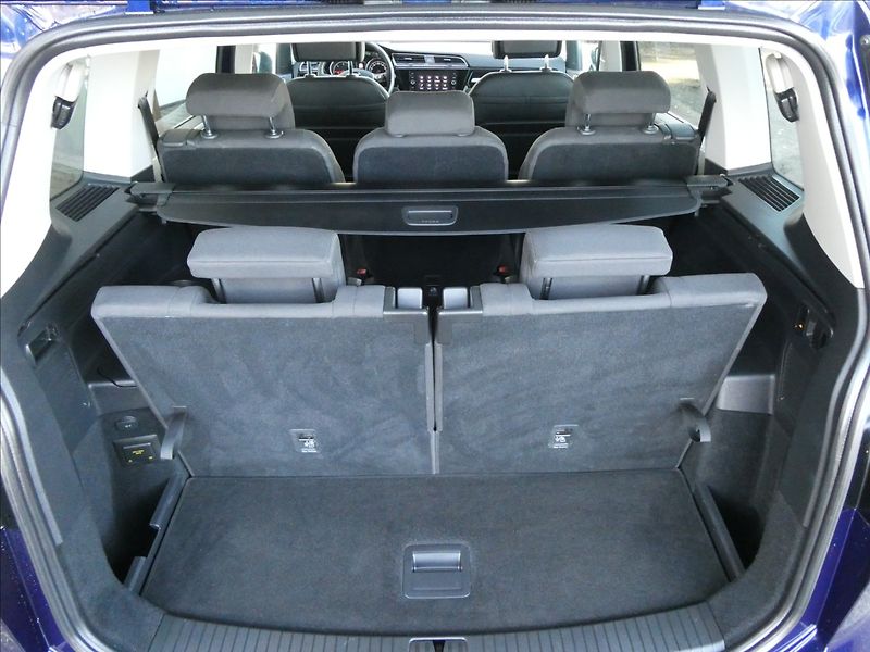 Volkswagen Touran 2,0 TDi 110kW HIGHLINE, 7.míst - fotka 19 z 44