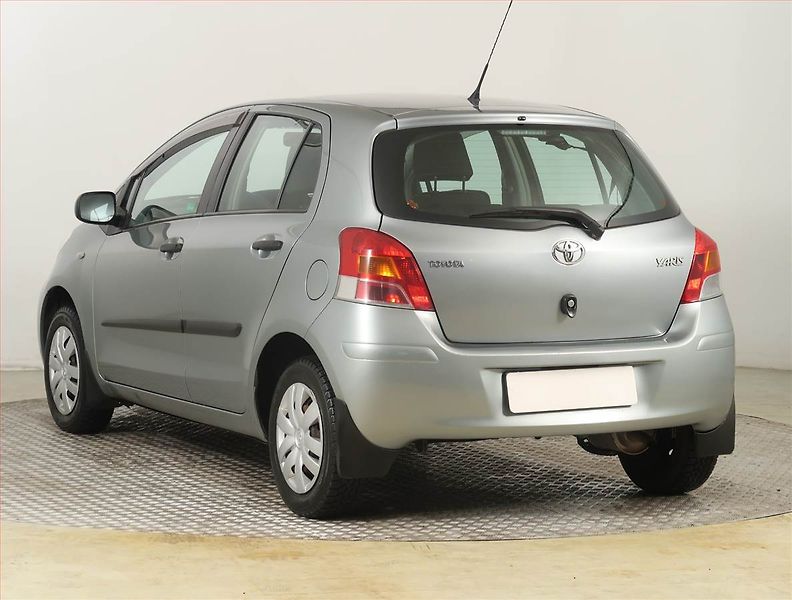 Toyota Yaris (2010) 1.0 VVT-i, ČR,1.maj - fotka 4 z 17