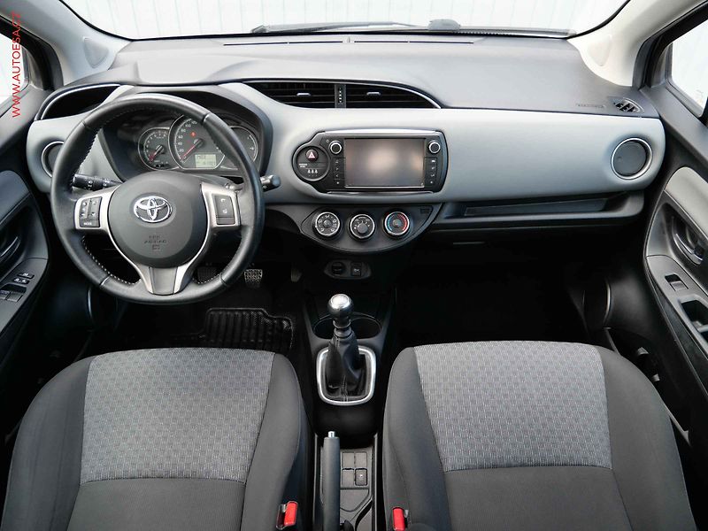 Toyota Yaris (2014) 1.3 VVT- i, ČR, AC, park - fotka 8 z 18