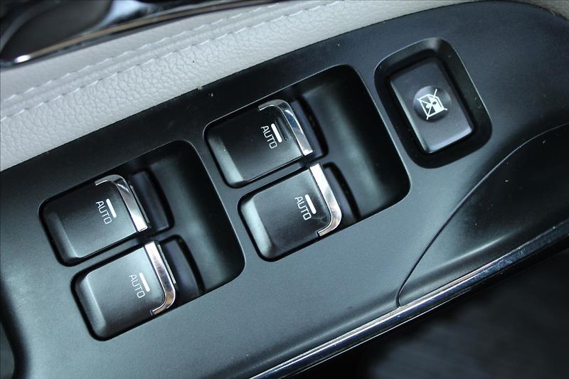 Kia Ceed 1,6 GDi  ČR,1.MAJITEL,TOP - fotka 21 z 33