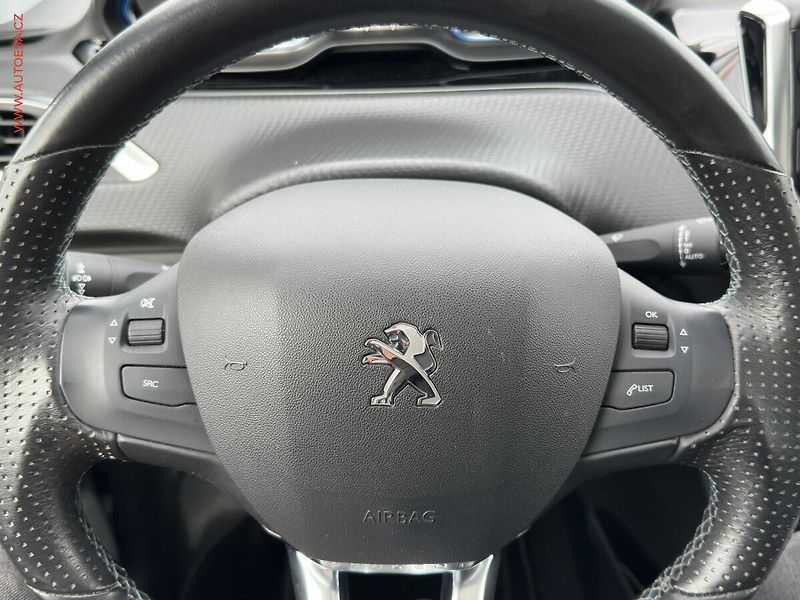 Peugeot 2008 (2019) 1.2PT, Crossway, navi, panor - fotka 12 z 19