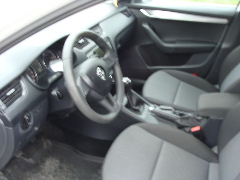 Škoda Octavia 1.6 TDi, 66 kW, klimatizace - fotka 9 z 24