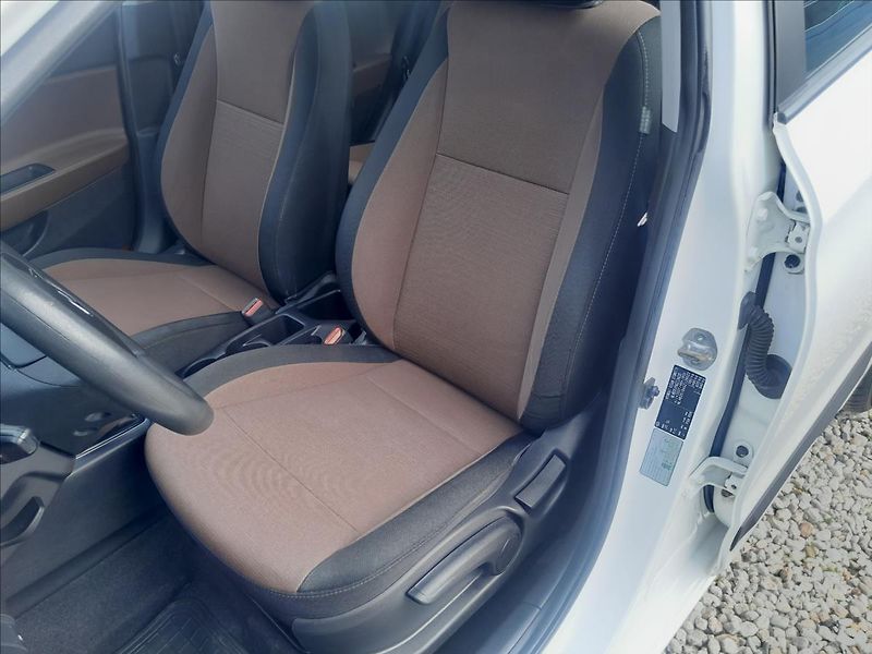 Hyundai i20 FC 1,2i 55kW - fotka 17 z 48