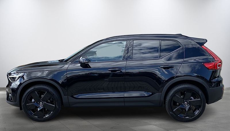 Volvo XC40 B3 PLUS BLACK EDITION ACC,360 - fotka 2 z 24