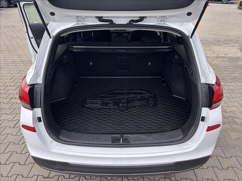 Hyundai i30 1,5 mHEV Family Smart 117kW - fotka 10 z 28