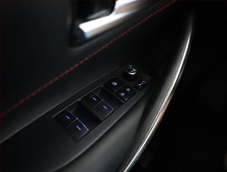 Toyota Corolla (2021) 2.0 Hybrid - fotka 16 z 19