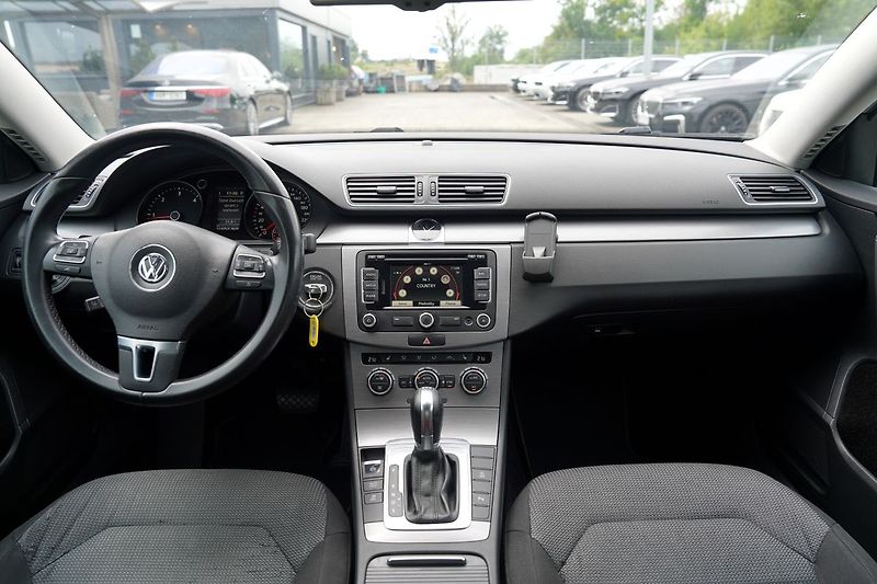 Volkswagen Passat 2.0 TDI DSG 140PS/navigace - fotka 18 z 32