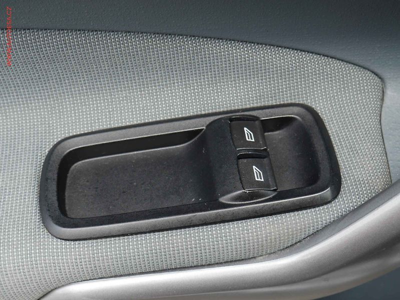 Ford Fiesta (2008) 1.4i, servis.kniha, AC - fotka 11 z 16