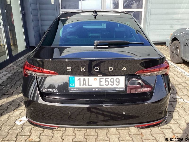 Škoda Octavia Top Selection 1,5 TSI m-HEV 11 - fotka 2 z 5