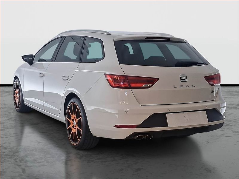 Seat Leon (2018) Style 1.4 TSI, Kůže, Tempomat - fotka 4 z 17