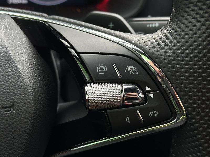 Škoda Kamiq 1.5TSi DSG Monte Carlo V.Cockp - fotka 20 z 48