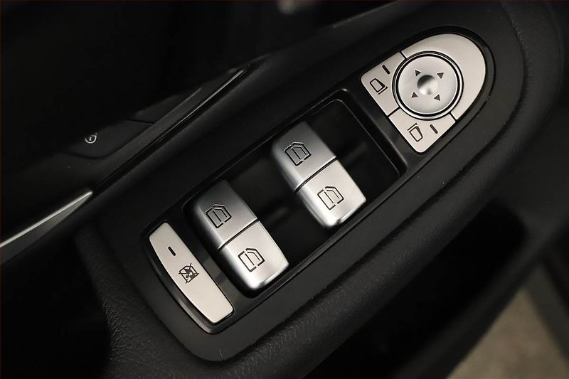 Mercedes-Benz GLC (2017) 220 d 4MATIC - fotka 21 z 21