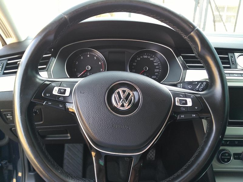 Volkswagen Passat 1,4 TSI  /110 kW/  - fotka 24 z 45