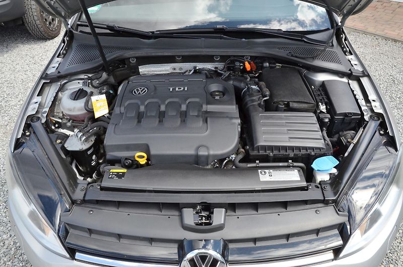Volkswagen Golf (2014) 2.0 TDi 110kW DSG Comfortline - fotka 8 z 43