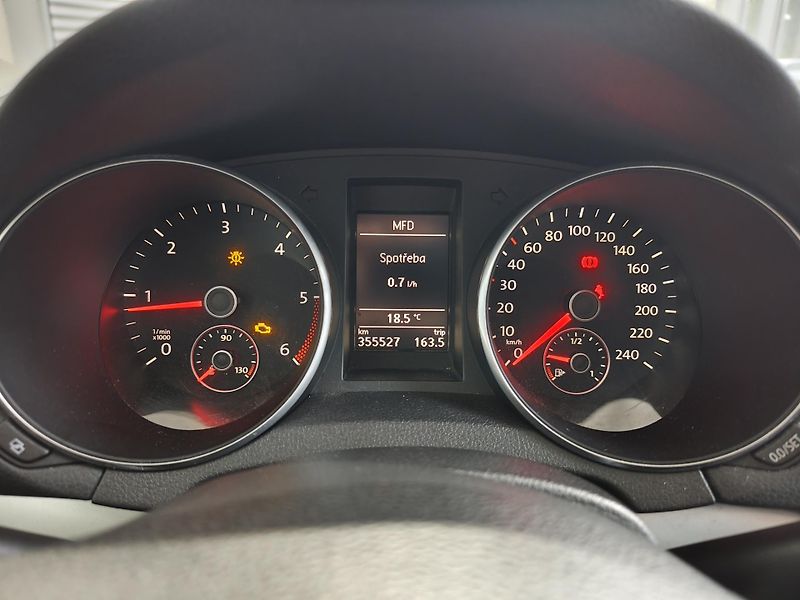 Volkswagen Golf (2009) 2.0TDi 103kW Highline ČR - fotka 20 z 20