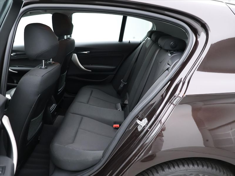 BMW Řada 1 1,5 118i Advantage 1.Maj. - fotka 13 z 30