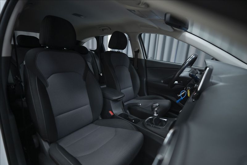 Hyundai i30 1,5 CVVT KAMERA 1. MAJITEL ČR - fotka 8 z 31