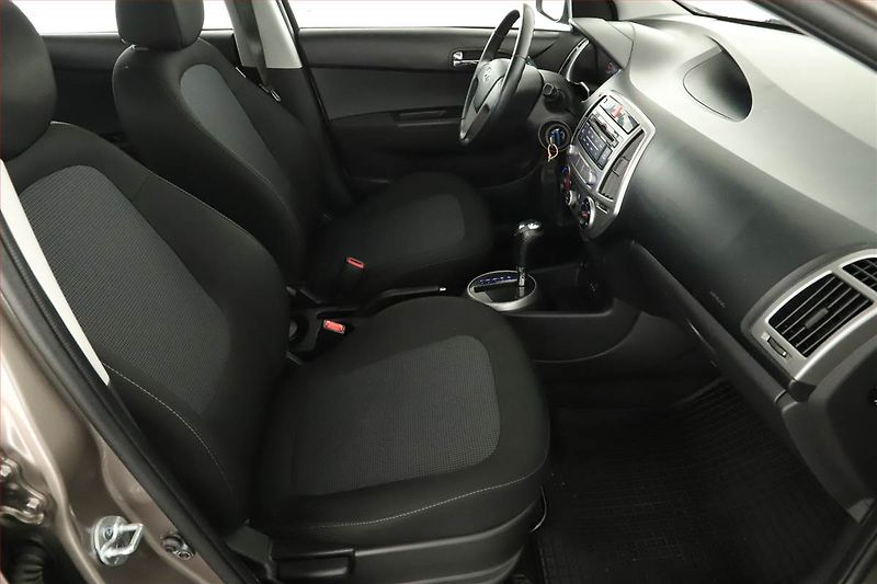 Hyundai i20 (2013) 1.4, Automat - fotka 7 z 13