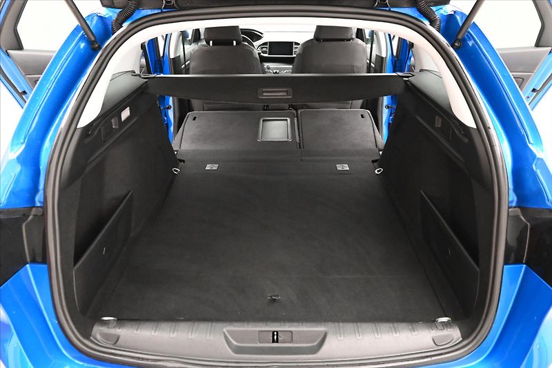 Peugeot 308 1,5 BlueHDI 96 kW Allure Záruk - fotka 11 z 31