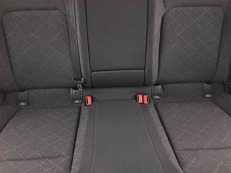 Volkswagen Golf (2021) 2.0 TDI, Navi, Tempomat - fotka 10 z 16