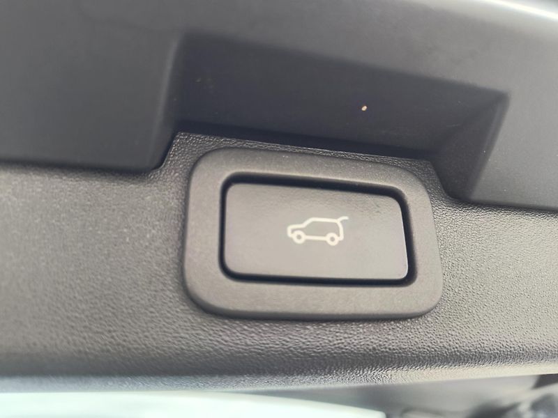 Land Rover Discovery (2018) 3.0 TD6 HSE AT 1.MAJ.ČR/VZDUCH - fotka 23 z 59