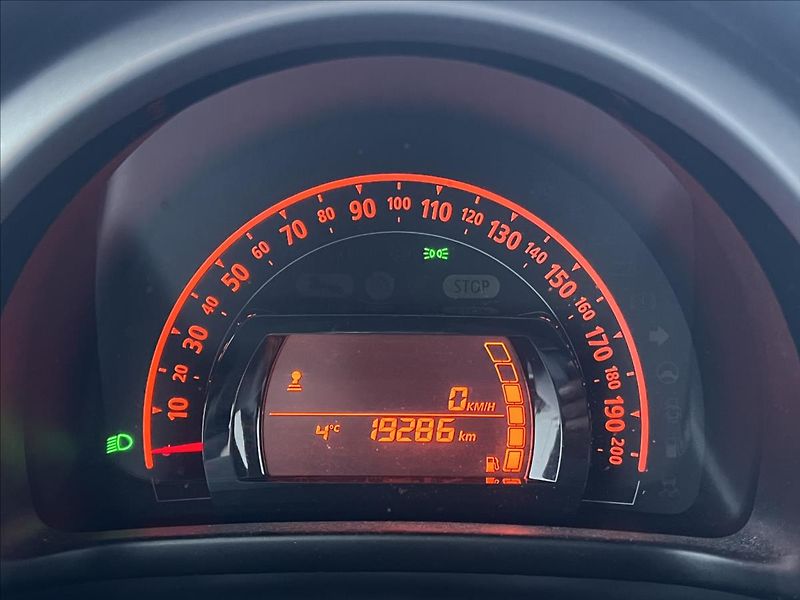 Renault Twingo 1,0 i,Navi,Výhřev sed., - fotka 16 z 24