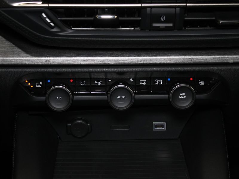 Citroën C5 X 1,2 PT 96kW PLUS VÝPRODEJ! - fotka 15 z 22