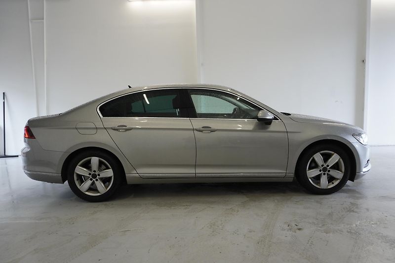 Volkswagen Passat 2.0TSi 165kW AUTOMAT - fotka 6 z 30