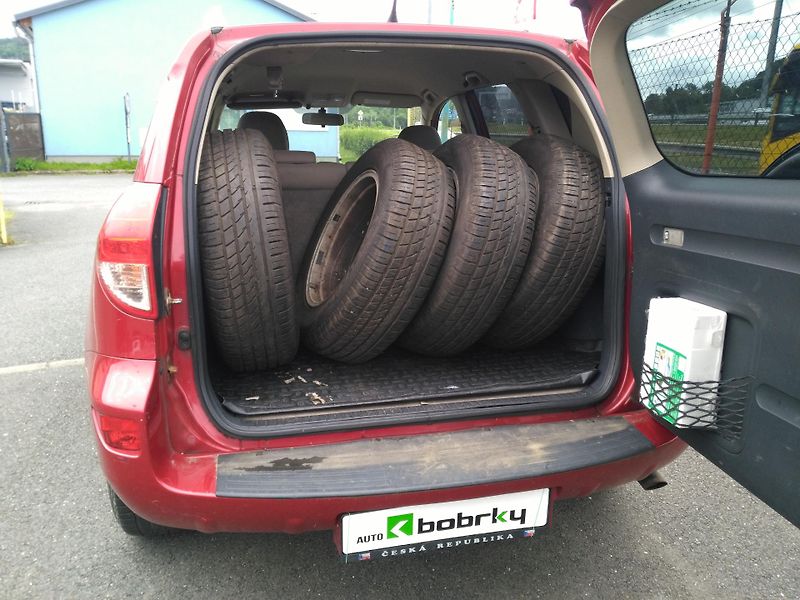 Toyota RAV4 2,2 D-4D - fotka 6 z 31