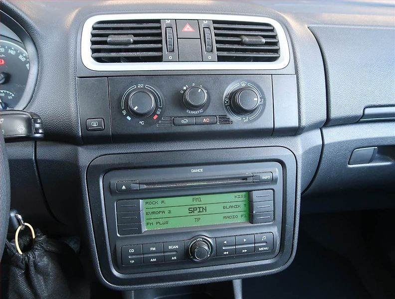 Škoda Fabia (2007) Ambiente 1.2 12V, ČR,1.maj - fotka 12 z 14
