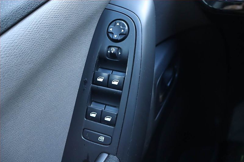 Citroën C4 Picasso (2015) 1.6 HDi, Automat, 7 míst, Navi - fotka 20 z 23