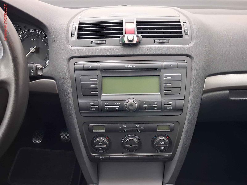 Škoda Octavia (2005) 2.0 FSi, ČR, Elegance - fotka 12 z 13