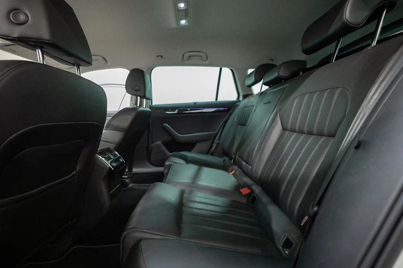 Škoda Superb 2.0 TDI 110 kW L&K - fotka 9 z 36