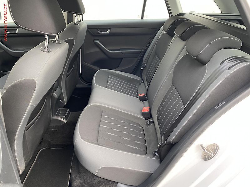 Škoda Fabia (2020) 1.0 TSi, ČR, Style, LED - fotka 10 z 16