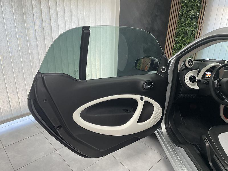 Smart Fortwo 0.9i AUTOMAT ČR 1.MAJ NAVI   - fotka 16 z 25