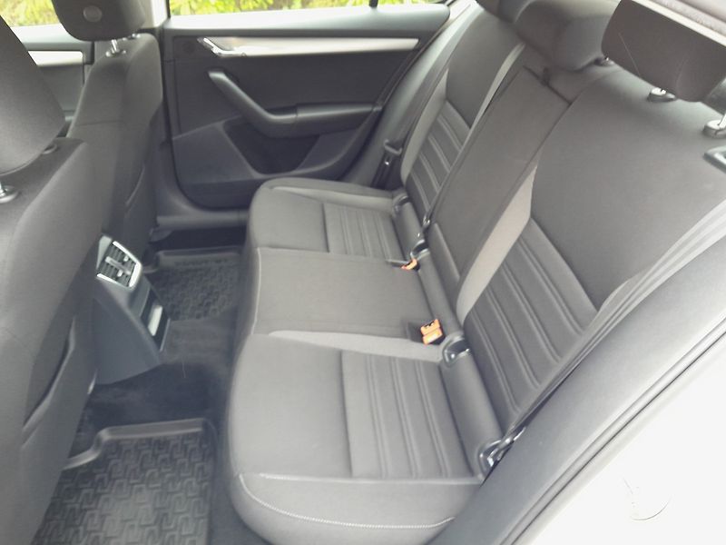 Škoda Octavia 1.6 TDI 85 kW - fotka 12 z 27