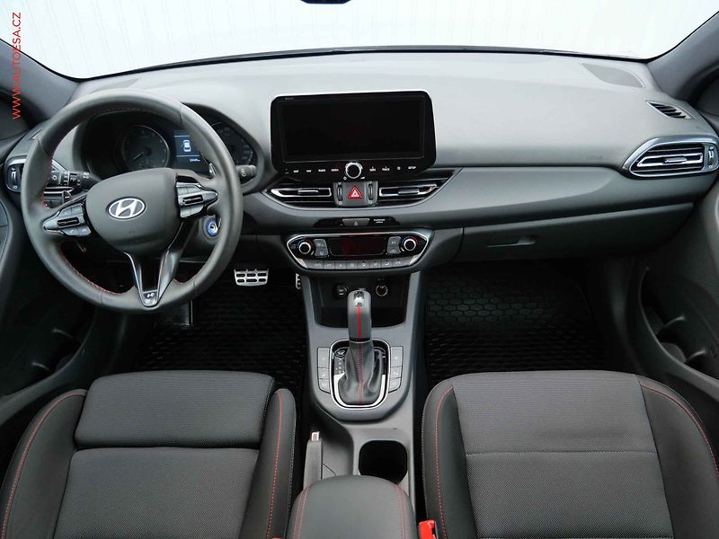 Hyundai i30 (2023) 1.5T-GDi, 1.maj,ČR, AT, LED - fotka 8 z 28