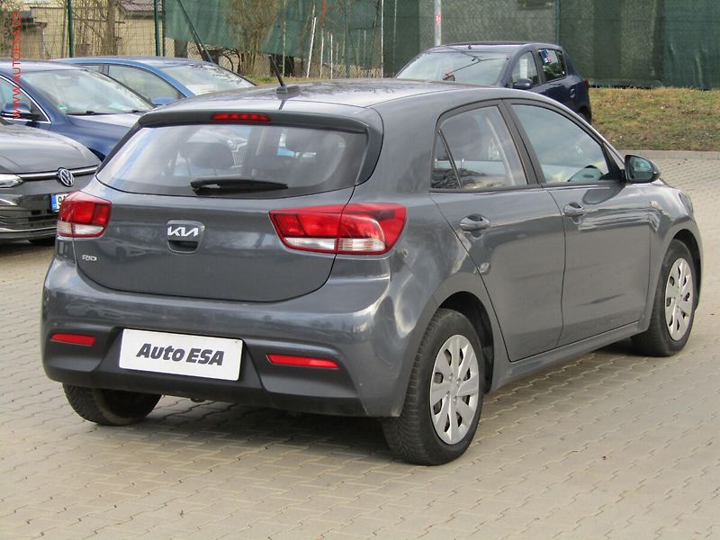 Kia Rio (2022) 1.2i, ČR, AC - fotka 4 z 16