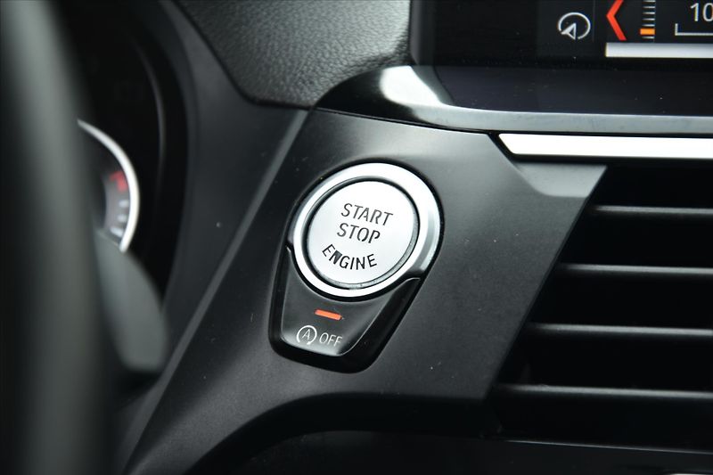 BMW X3 xDrive 20d 140kW XLine HEAD-UP - fotka 17 z 26