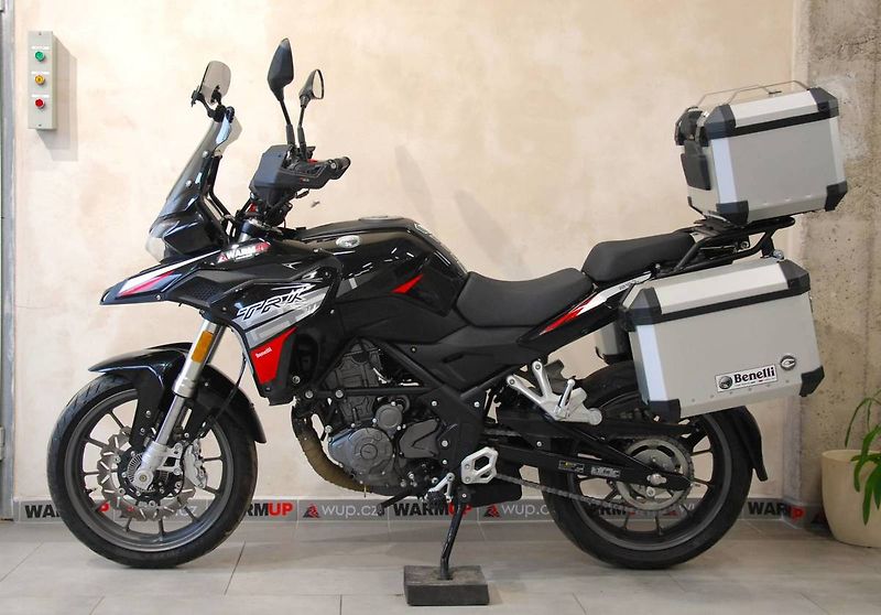 Benelli TRK 251 (2022) hezký stav, 2. maj, původ ČR - fotka 12 z 20