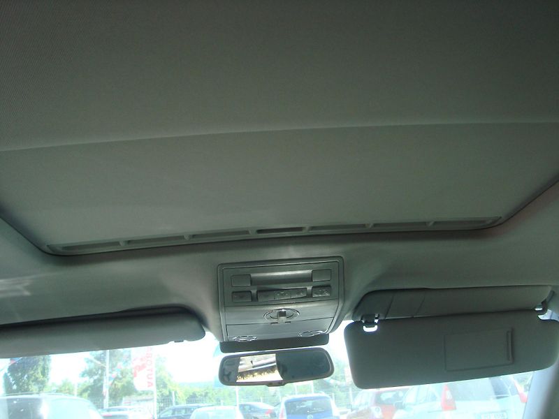 Volkswagen Touareg (2005) 3,0TDI - fotka 11 z 21