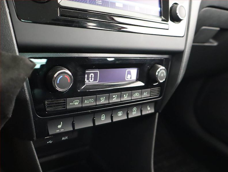 Škoda Rapid (2017) Spaceback 1.0 TSI, Navi - fotka 15 z 20
