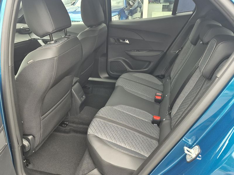 Peugeot 2008 (2026) ALLURE Turbo 100 MAN6 - fotka 11 z 21