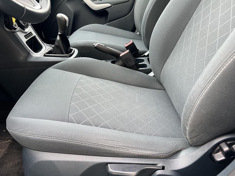 Ford Fiesta 1.25i  ZÁMEK Ř.P. PŮVOD ČR - fotka 8 z 37